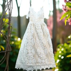 NWT Chicwish Dress Womens Medium White Crochet Lace Cross‎ Back Cami Lined Midi